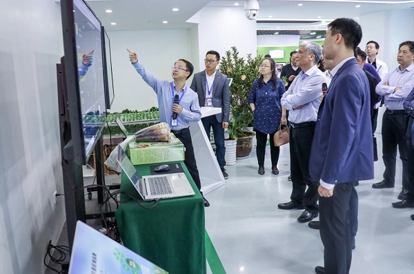 全国人大常委会副委员长丁仲礼莅临成人抖音视频考察调研 全国人大常委会副委员长丁仲礼莅临成人抖音视频考察调研