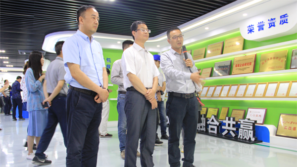 谢主任一行参观成人抖音视频展厅 谢主任一行参观成人抖音视频展厅