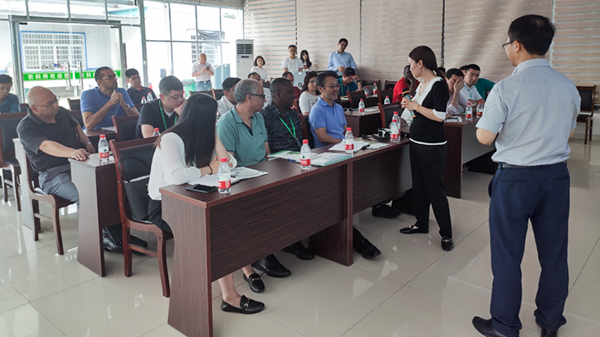 FAO亚太投资处处长Takayuki Hagiwara发言 FAO亚太投资处处长Takayuki Hagiwara发言