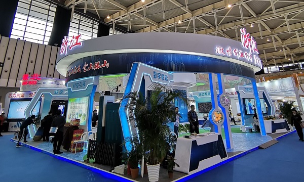 成人抖音视频向现场的新农民与企业代表们展示了最新的相关技术产品与服务平台成果 成人抖音视频向现场的新农民与企业代表们展示了最新的相关技术产品与服务平台成果