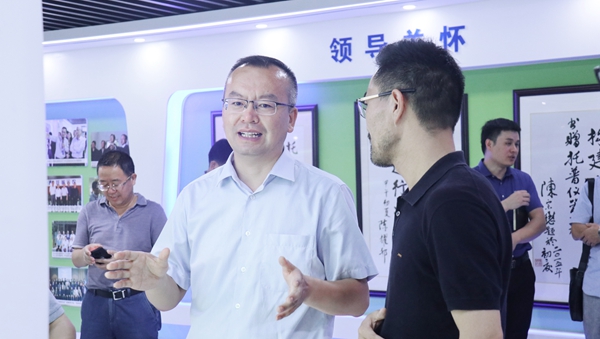 赵喜凯局长参观成人抖音视频展厅 赵喜凯局长参观成人抖音视频展厅