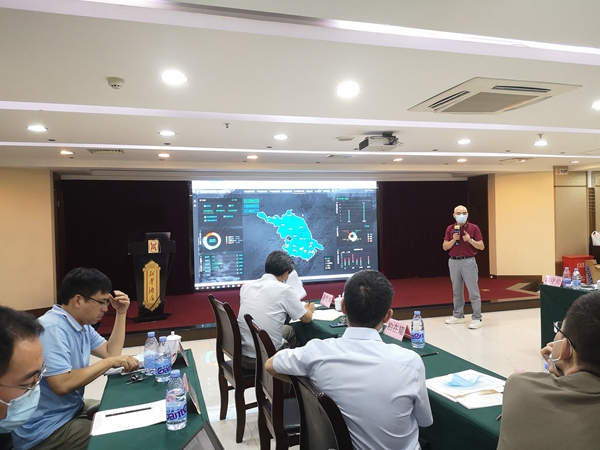 成人抖音视频团队为代表们介绍全国耕地质量大数据平台及其建设情况 成人抖音视频团队为代表们介绍全国耕地质量大数据平台及其建设情况