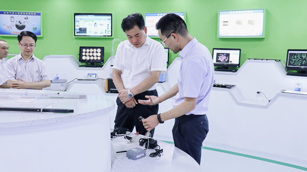 浙江省农业农村厅副厅长唐冬寿一行莅临成人抖音视频调研2 浙江省农业农村厅副厅长唐冬寿一行莅临成人抖音视频调研2