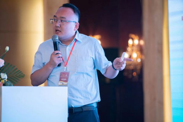 1695449333988488.jpg 成人抖音视频营销副总周蓝舰作《产业大脑+未来农场的模式探索》专题报告.jpg